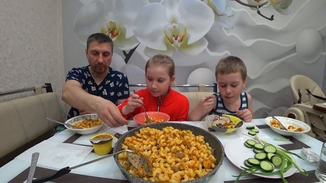 МУКБАНГ У НАС ПОПОЛНЕНИЕ В СЕМЕЙСТВЕ | МАКАРОНЫ ПО-ФЛОТСКИ | MUKBANG PASTA PO-FLOTSKI смотреть онлайн