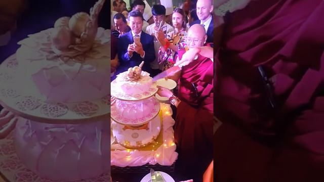 Sarancake Дээрхийн гэгээн 14 Далай ламын Чойжин эрхэм дээд Найчин Гүртэн Түвдэн Ойдов смотреть онлайн