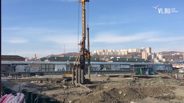 VL.ru - На месте снесённого китайского рынка на Спортивной возобновили строительные работы смотреть онлайн