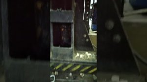 Замена ходовой и страховочной гаек на автомобильном винтовом подъёмнике П105Н видео обзор.