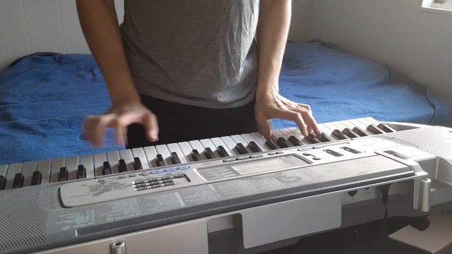 Чувак из Спящего слона тестирует великий синтезатор Casio смотреть онлайн