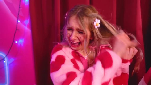 ¡Cambio De Imagen Extremo De Chica Dulce A Chica Rockera! La Chica Buena Se Enamoró Del Chico Malo