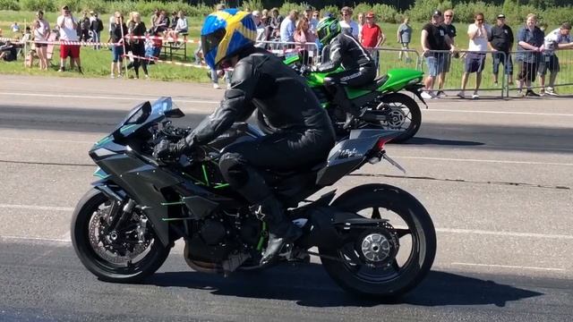 Kawasaki H2 Vs Kawasaki ZZR1400