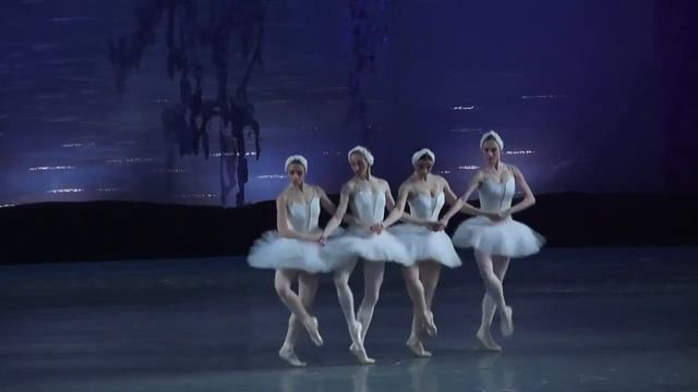 Вечер балета. Танец маленьких лебедей (П. Чайковский "Лебединое озеро") смотреть онлайн