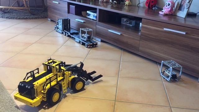 Volvo L350 entlädt Flatbed смотреть онлайн