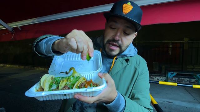 Los TACOS MÁS FAMOSOS de New York - Birrialandia y Tacos el Bronco смотреть онлайн