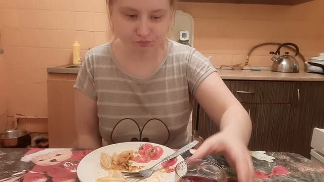 мукбанг/ макароны с индейкой и пивко🍜🍺 смотреть онлайн