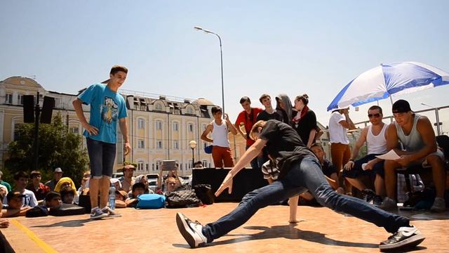 ФАРИД VS МАКСИМ | 1/4 | Break-dance 1x1 | СХВАТКА УЛИЦ №7 смотреть онлайн