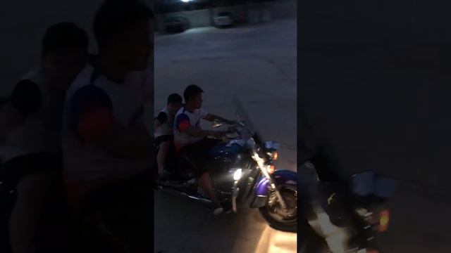น้องฮาเล่ย์นั่งรถเล่นคร้าบบ ชอบมากๆเลยคร้าบ смотреть онлайн