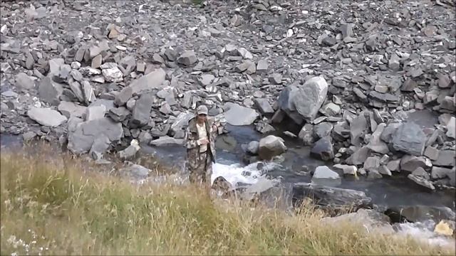 Зругское озеро 3000 метров над уровнем моря.Рыбы нет. смотреть онлайн