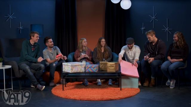 7 Gifts That Should Be Impossible • White Elephant Show #18 смотреть онлайн