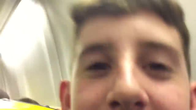 GROUP OF GIRLS GET KICKED OUT AND ARRESTED ON RYANAIR FLIGHT (INSANE) смотреть онлайн