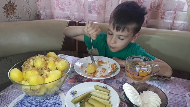 КАРТОШКА С ЖАРЕНЫМ ЛУКОМ НА КОПЧЁНОМ САЛЕ!!! БЕЗЕ!!! АСМР! МУКБАНГ!! смотреть онлайн