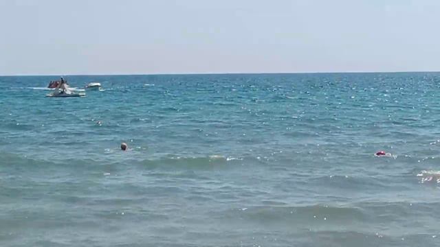 Лопнул банан(аттракцион водный) с 30 людьми на борту. смотреть онлайн