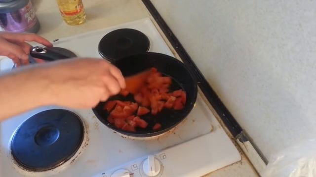 Как приготовить яичницу с помидорами и сыром смотреть онлайн