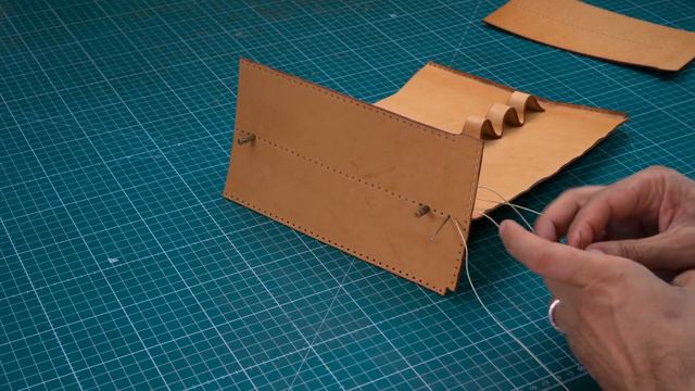 Leder-Werkzeugkasten zum Selbermachen – Muster-Download und Video-Tutorial смотреть онлайн