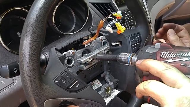 Hyundai Sonata Clock Spring Replacement (When Cruise, Trip, Radio & Phone controls stop working) смотреть онлайн