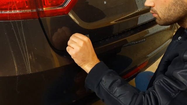 Убираю шильдики с крышки багажника LADA VESTA легко и просто.Вид ? смотреть онлайн