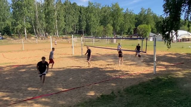 Волейбол на Ильинском пляже. И скоро настольный теннис смотреть онлайн