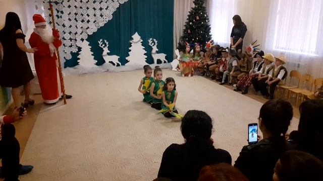 Китайский танец с веерами на новый год смотреть онлайн