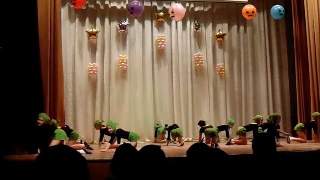 Хореографический ансамбль "Веселинка " танец - "Мишка Гумибер" смотреть онлайн
