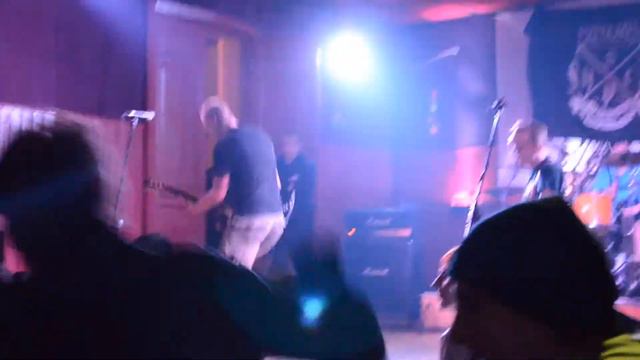 МАРРАДЁРЫ - Герой & Я Люблю Людей (Dolphin Cover) (Live At MOD 02.01.2013) смотреть онлайн