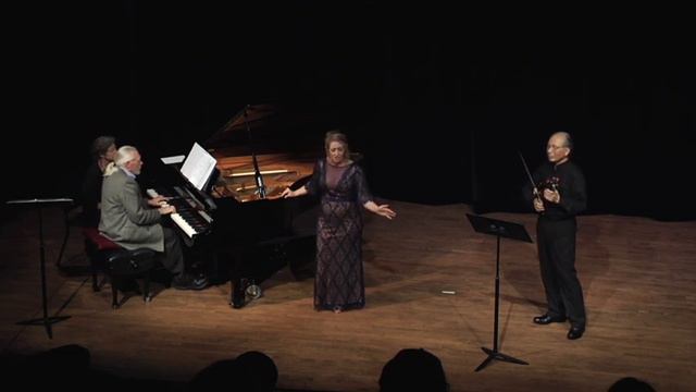 Courtney Daniels sings Spiel auf deiner geige by Robert Stolz смотреть онлайн