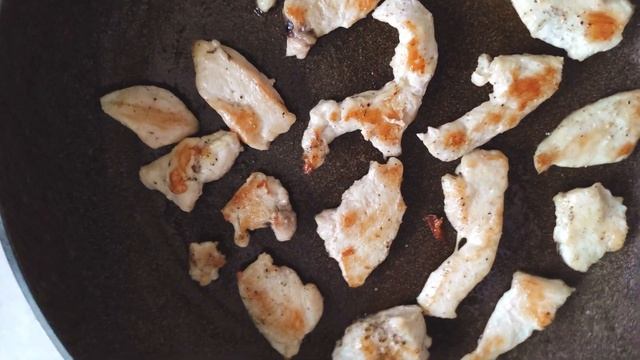 САЛАТ ЦЕЗАР / ідеальний ЦЕЗАР з куркою та беконом / соус для Цезаря без майонезу та яєць смотреть онлайн