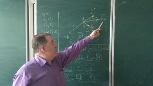 Два заряда находятся на расстоянии d. Определить напряженность и потенциал в точке А, находящейся..