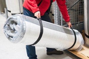 Как правильно скручивать пружинный матрас