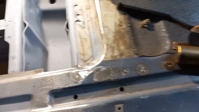 ВАРИМ ПОЛ АВТОМОБИЛЯ. смотреть онлайн