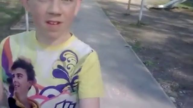 Я гуляю с мамой по городу