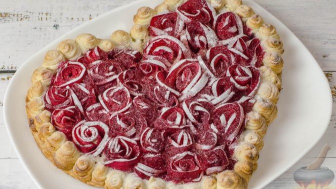 Миллион алых роз вместо тысячи "люблю"!
СЛОЁНЫЙ ТАРТ С ЯБЛОЧНЫМИ РОЗАМИ