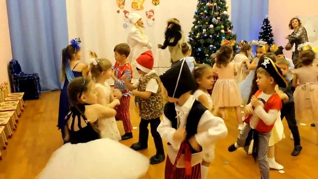 Екатеринбург, садик 23, 8 группа, новогодний утренник 22.12.2021 Новый год! смотреть онлайн