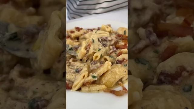 RIGATONI CARBONARA vs CACIO E PEPE from Rocco’s of Rockaway Beach in Queens, NYC! ??#DEVOURPOWER смотреть онлайн