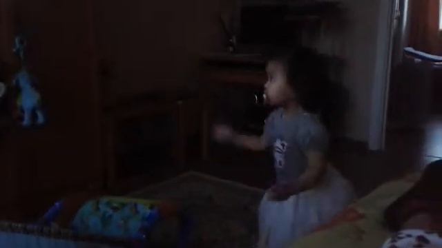 Алина танцует под Нуки Нуки смотреть онлайн