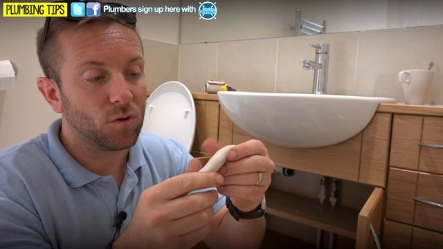 HOW TO CHANGE A BASIN WASTE - Plumbing Tips - Basics смотреть онлайн