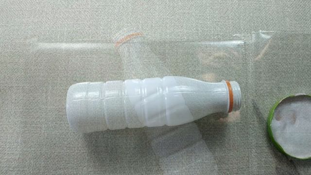 Из пластиковых бутылок из под моющего средства для посуды сделали полезную вещь для кухни смотреть онлайн