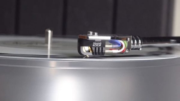 Новый и красивый Transrotor Strato TMD