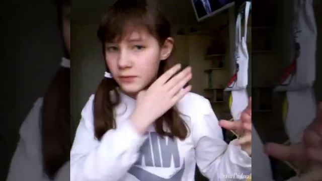 МАЛЕНЬКИЙ ТРЮК НАУШНИКИ В ШКОЛЕ смотреть онлайн