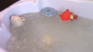 Ми-ми-мишки и МНОГО Бурлящих Шаров с Сюрпризами в ОГРОМНОЙ ванне! Кеша в Магазине