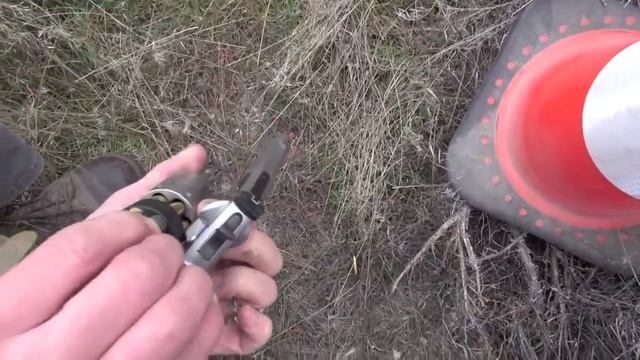 S&W Trench Warfare: Revolvers and Bear Scat смотреть онлайн