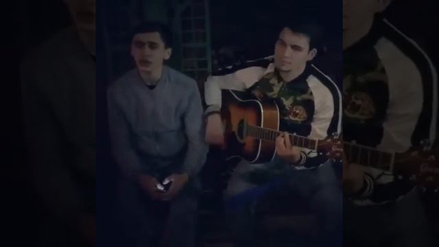 Очень красиво поют под гитару🎸 смотреть онлайн