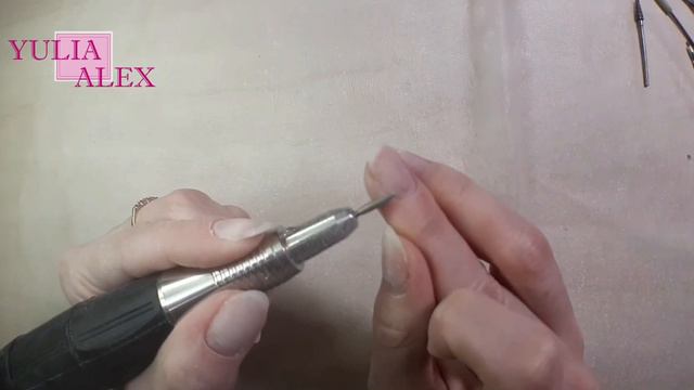 Комбинированный маникюр себе ЛЕВОЙ рукой. #комбиманикюр #маникюрсебе #маникюрекб смотреть онлайн