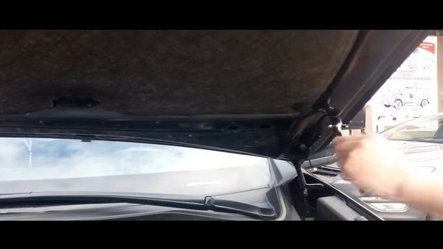 Установка газового упора капота Toyota Rav 4 смотреть онлайн