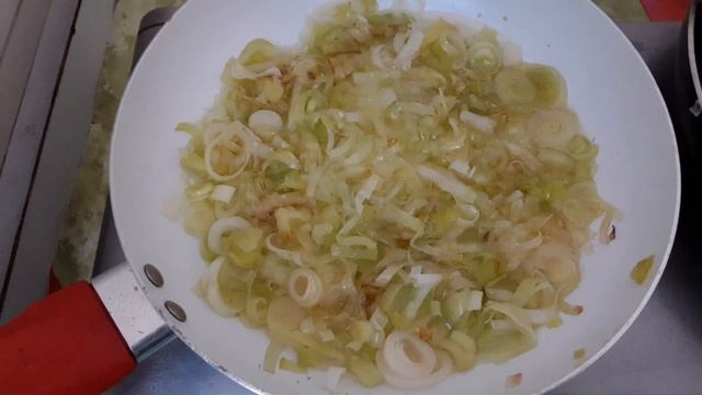 Лук-Порей/Соус и две закуски. Сытный обед/ужин без мяса побыстрому. Легко, быстро, вкусно. Париж. смотреть онлайн