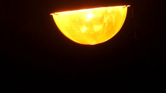 Уличный фонарь светит ночью №2 смотреть онлайн