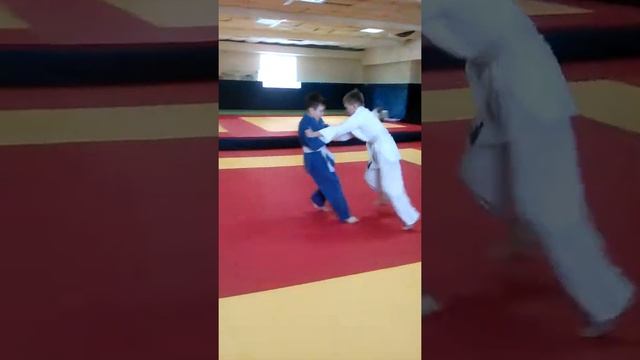 Синий vs белый кто победит? смотреть онлайн