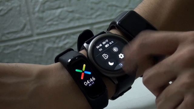 Comparing 3 Different Smartwatches | UnboxTearHappy PARODY смотреть онлайн