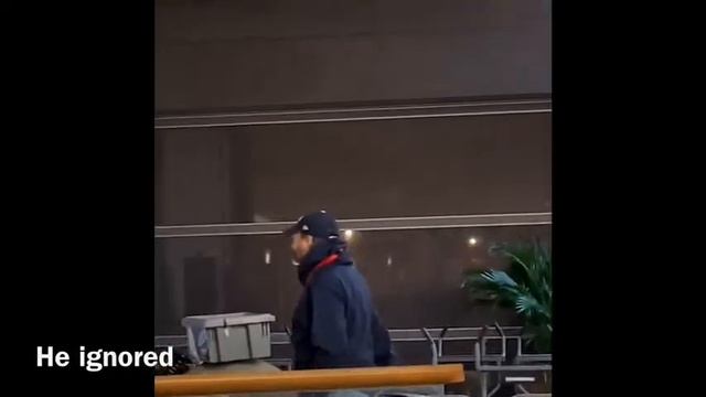 Dropping a Credit Card to See How People React смотреть онлайн